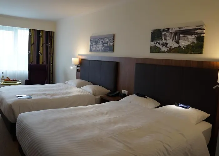 Carathotel Park מלון